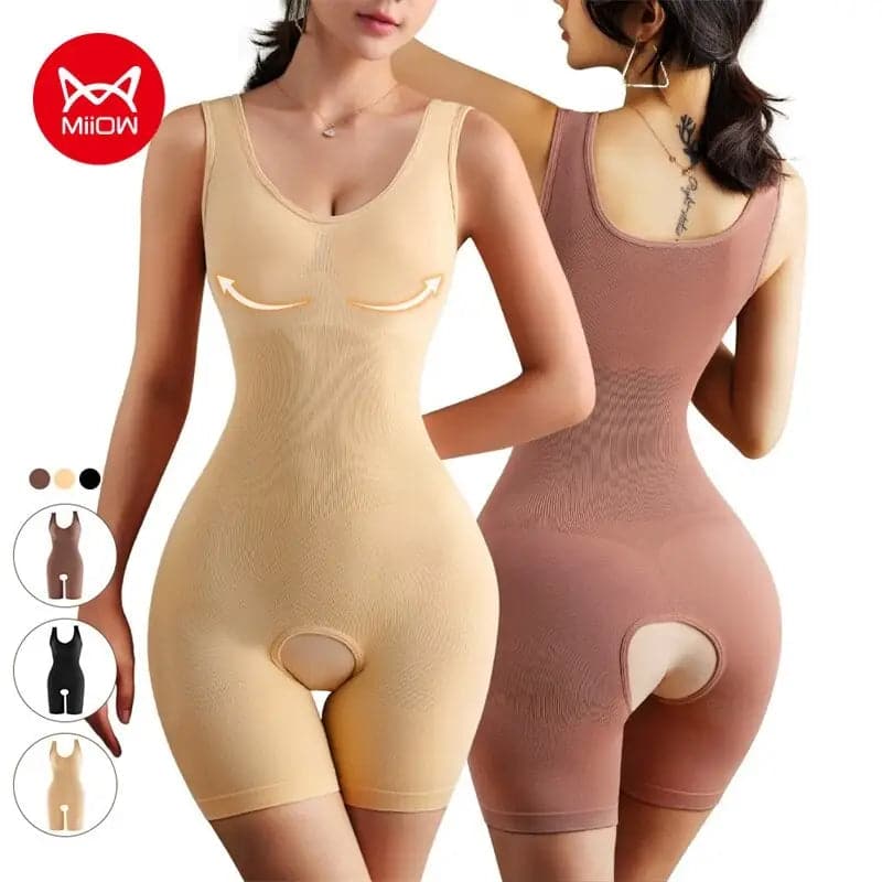 Body shapewear de couleur beige et marron, sans manches et couvrant la longueur des cuisses.