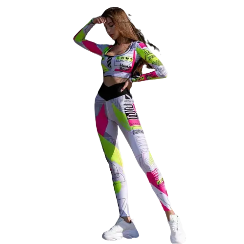 Ensemble athlétique coloré composé d’un top et d’un legging à motifs géométriques en vert néon, rose et blanc.