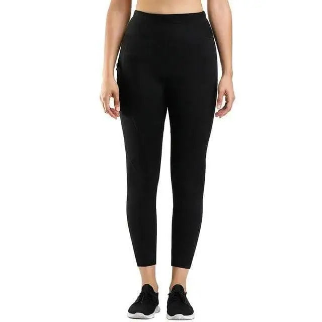 Les leggings noirs à taille haute ou les pantalons de yoga portés sur le bas du corps.