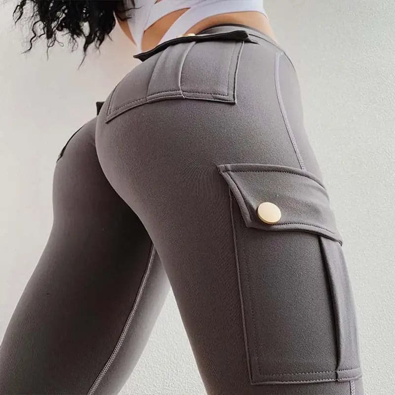 Leggings cargo gris ajustés avec poches latérales.