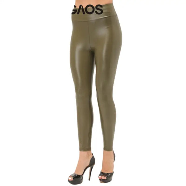 Leggings vert olive à taille haute avec une large ceinture élastique affichant le texte ’AOS’.