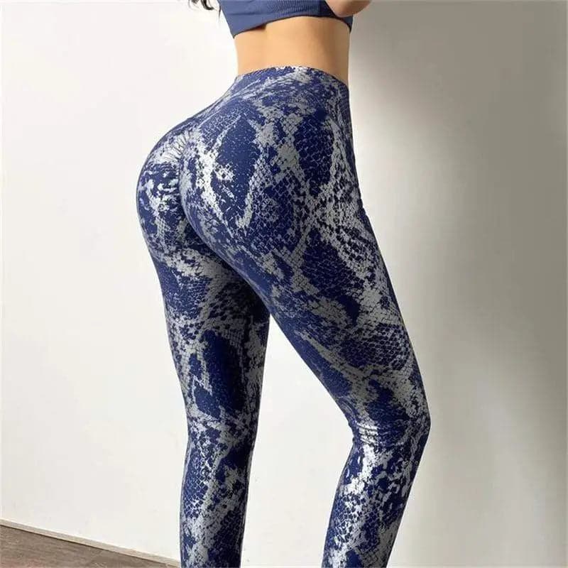 Paire de leggings bleus et blancs à motifs de peau de serpent.