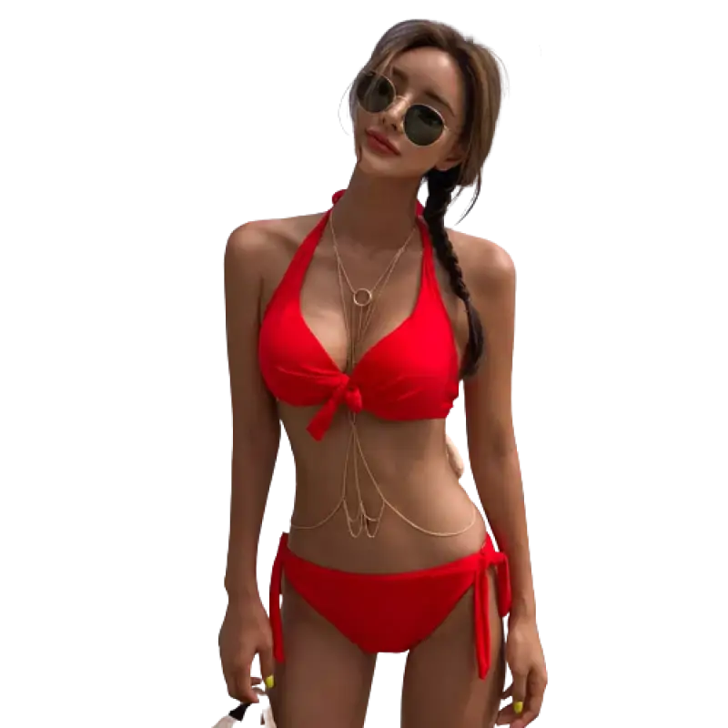 Femme portant un bikini rouge vif et des lunettes de soleil.